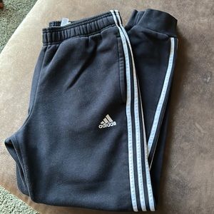 Men’s medium adidas sweatpants, good condition.